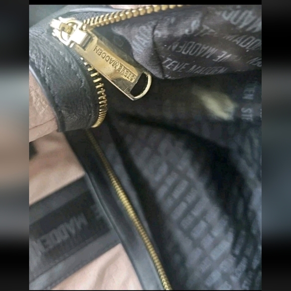 Steve Madden Light Pink Leather Duffle Bag With Black Strap - Picture 7 of 15